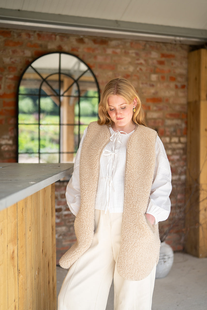 Long Wool Gilet (beige)