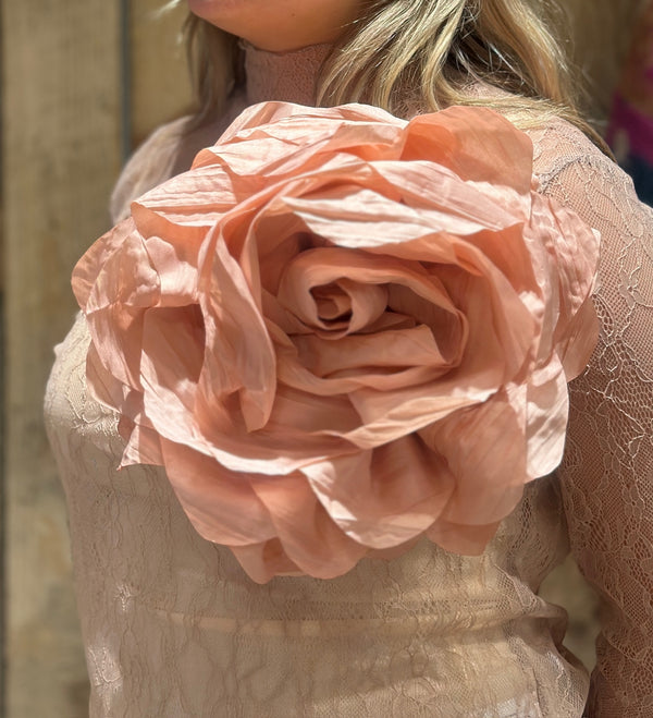 Large Flower Corsage (dusky pink)