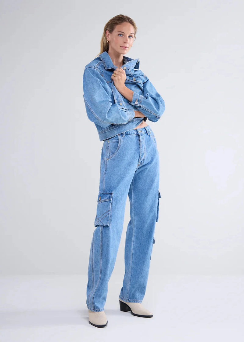 woman wearing Summum Woman cargo jeans