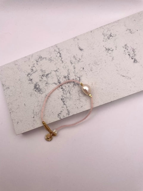 IBU Lulu Queen Pearl Bracelet (Blush)