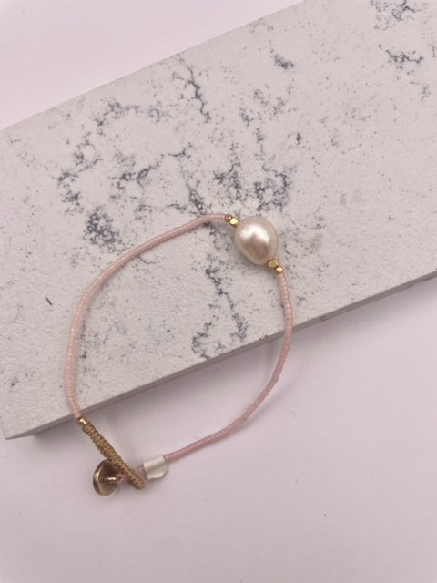 IBU Lulu Queen Pearl Bracelet (Blush)