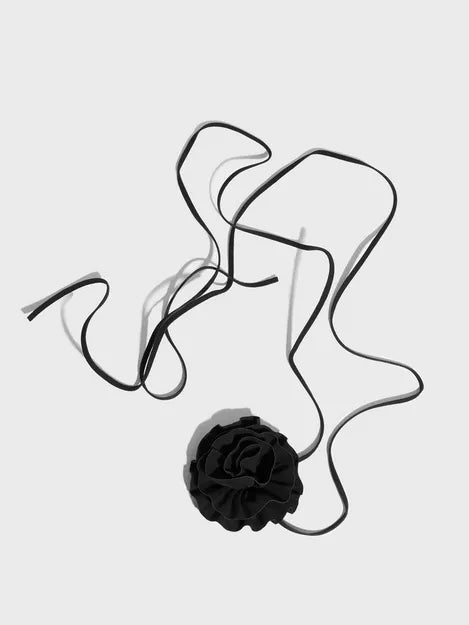 Neo Noir Rose with String - Black