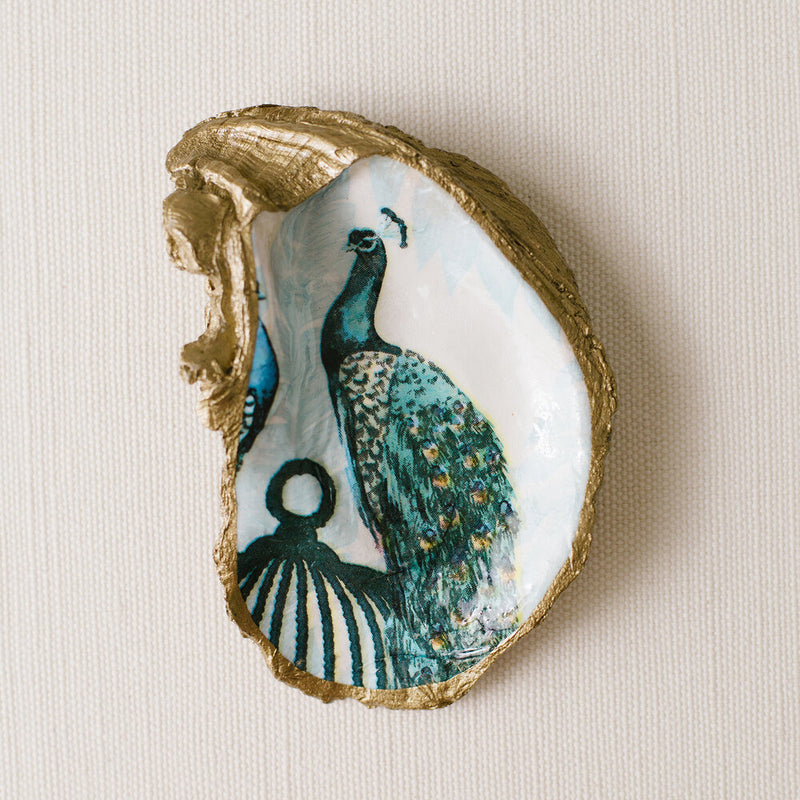 GRIT & GRACE Decoupage Oyster Jewellery Dish (Single Peacock Feather)