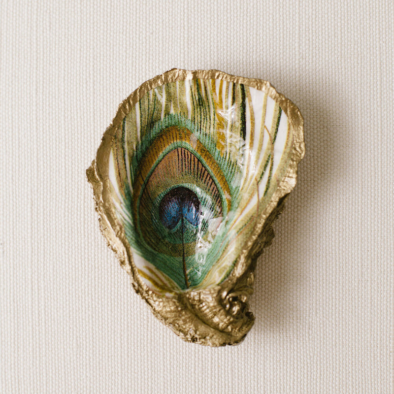 GRIT & GRACE Decoupage Oyster Jewellery Dish (Single Peacock Feather)